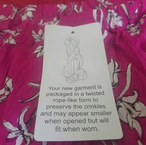 Women within Crinkle skirt - Picture 3 of 4